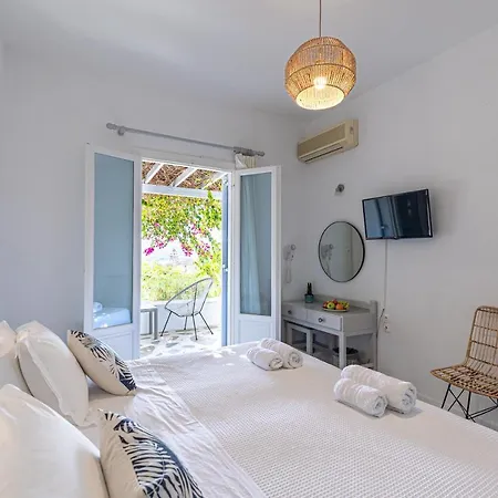 Hotel Akrotiri 3*