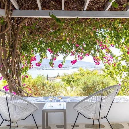 Akrotiri Hotel