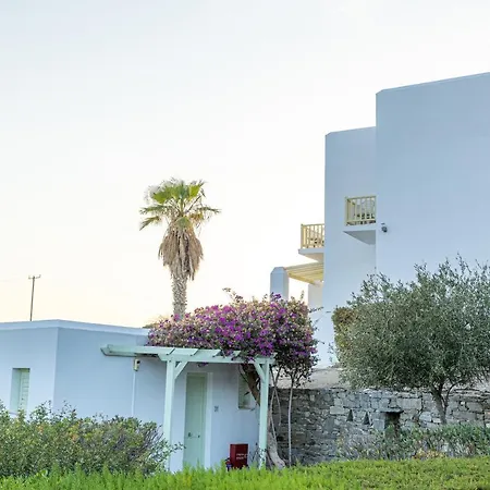 Akrotiri Hotel 3*