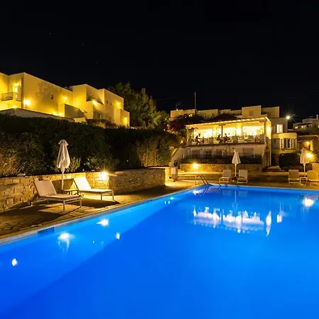 Akrotiri Hotel 3*