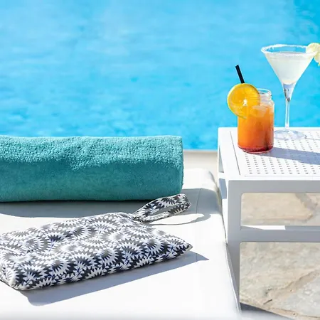 Hotel Akrotiri 3*
