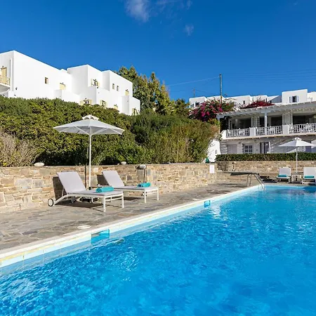 Akrotiri Hotel 3*