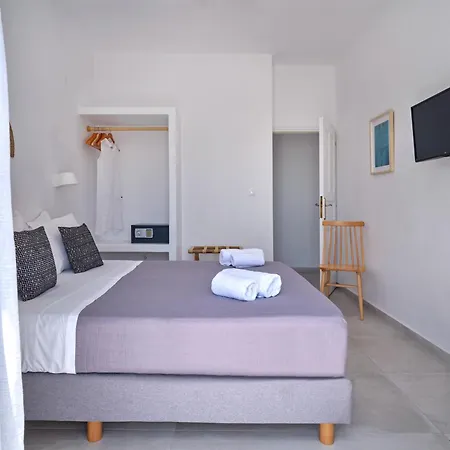 Akrotiri Hotel 3*