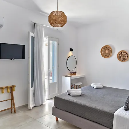 Akrotiri Hotel