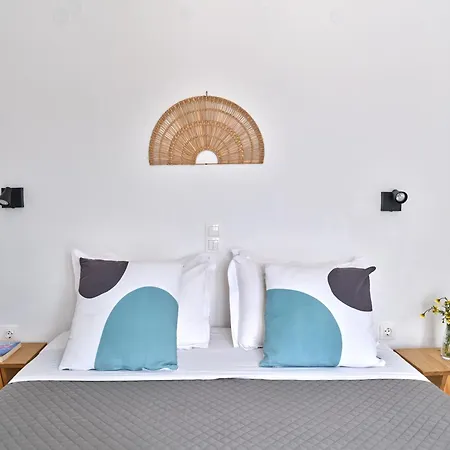 Hotel Akrotiri 3*