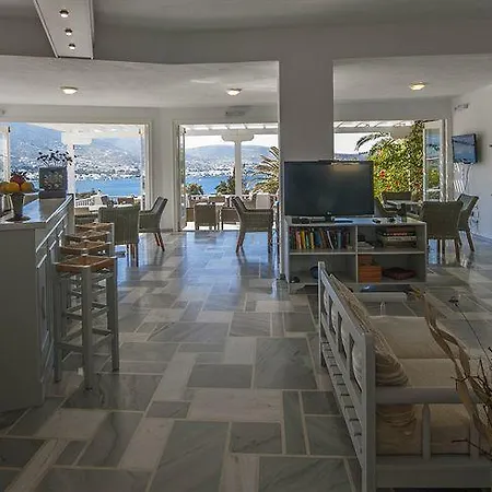 Akrotiri 3*