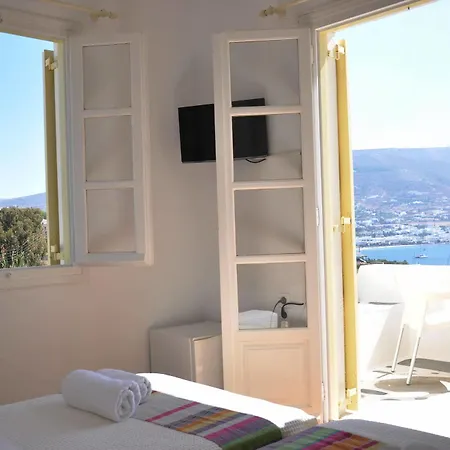 Akrotiri Hotel 3*